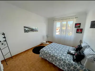 a bedroom with a bed and a window at Très grand appartement à 10 min à pied du centre in Castres