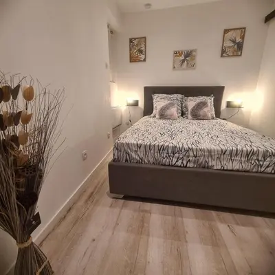 a bedroom with a bed with two pillows on it at Très joli appartement 2 pièces, centre-ville in Tuchan