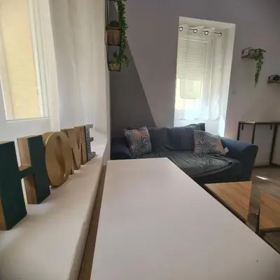 a living room with a couch and a table at Très joli appartement 2 pièces, centre-ville in Tuchan