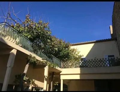 a fence on top of a building with a plant at Grand Appartement 6 pers,lumineux,avec terrasse Sud de France in Tuchan