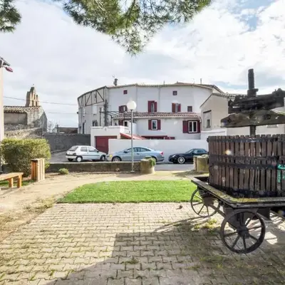 Awesome Home In Villeneuve-Lès-Montréa