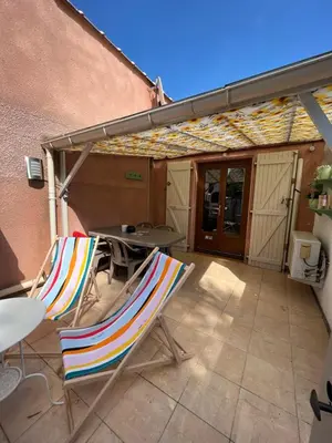 a pair of chairs and a table on a patio at La maisonnette de Gruissan in Gruissan