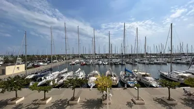 a bunch of boats docked in a harbor at Superbe appartement rénové avec vue magnifique in Gruissan