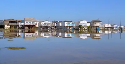 a group of houses sitting on top of a body of water at Appartement T2 Gruissan port, rive gauche in Gruissan