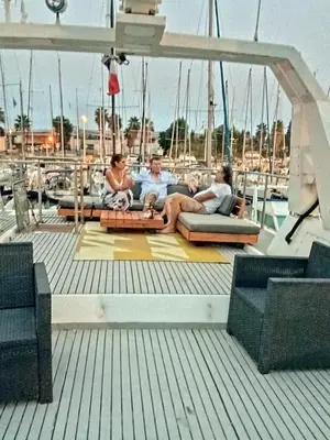 a group of people sitting on the deck of a boat at Loc de cabines sur Yacht in Gruissan
