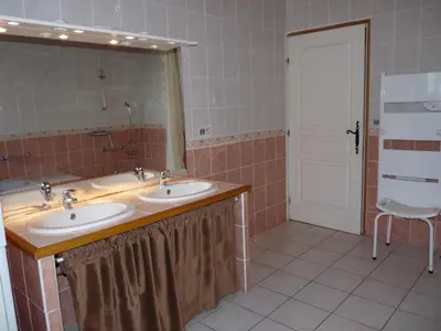 a bathroom with two sinks and a mirror at Gîte LA FENIAL in Montredon-Labessonnié