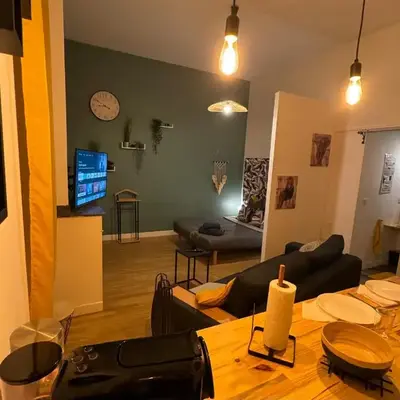 Charmant appartement climatisé aux pieds de la cité