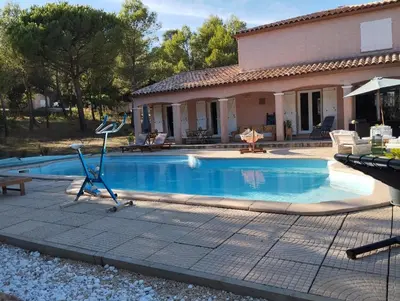 a swimming pool with a mop in front of a house at Le Mas Victoria - Chambres d'hôtes avec table d'hôtes-Parking privé ferme in Carcassonne