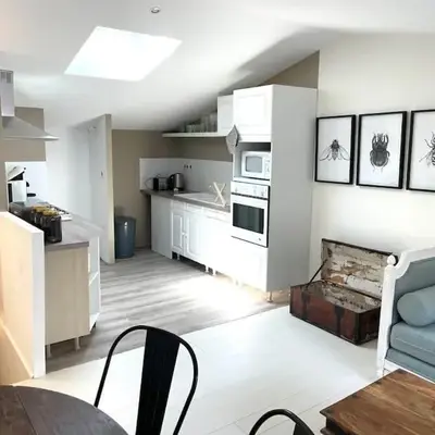 Cosy Camon Bolt-Hole