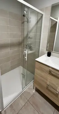 a bathroom with a shower and a sink at Les Demoiselles de la Tour ! in Carcassonne