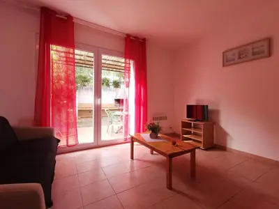 a living room with a coffee table and a window at Lou soula in Trilla