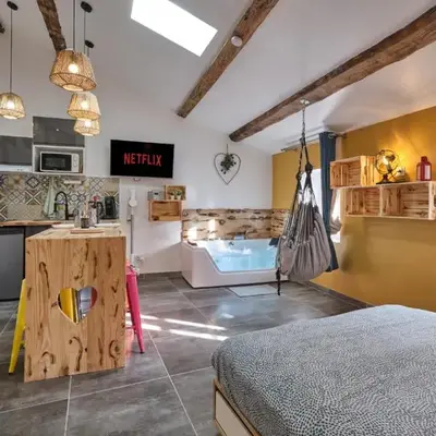 Place Carnot - studio tout équipé avec jacuzzi proche toutes commodités
