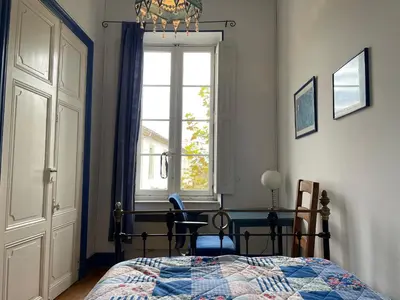 a bedroom with a bed and a window at Große Ferienwohnung am Canal du MIDI mit Dachterrrasse in Homps