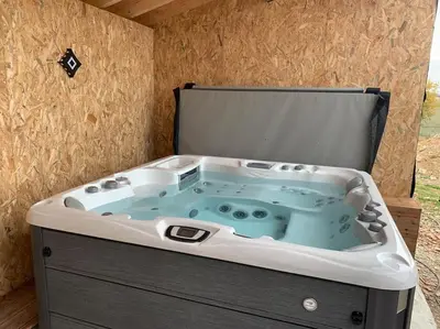 a jacuzziificialificialificialificialificialificialificialificialificialificialificial at Gite à la ferme avec jacuzzi et piscine chauffée in Saint-Félix-de-Tournegat