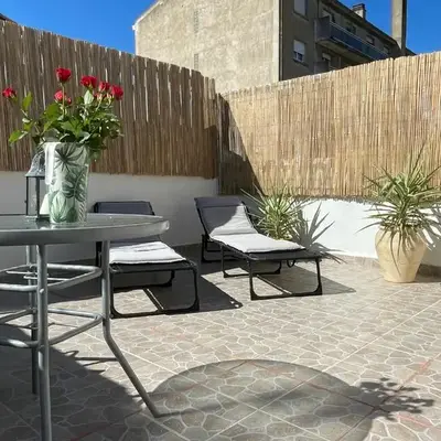 Centre Carcassonne apartment with private sunny terrace