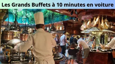 a chef in a kitchen with a crowd of people at Le Cosy in Narbonne