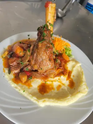 a plate of food with meat and mashed potatoes and carrots at Le sapin rouge - Restaurant - bar - chambres d'hôtes in Artigues