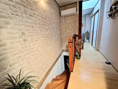 a brick wall in a hallway with a bench at Maison Richelieu in Bram