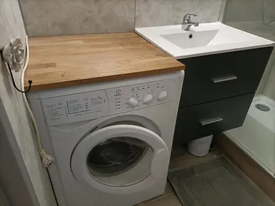 a washing machine in a bathroom with a sink at Le clin d'oeil sur le port. in Gruissan