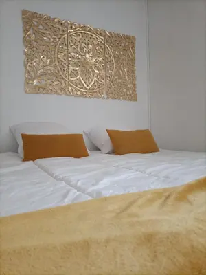 two beds sitting next to each other in a bedroom at Le zéphyr in Gruissan