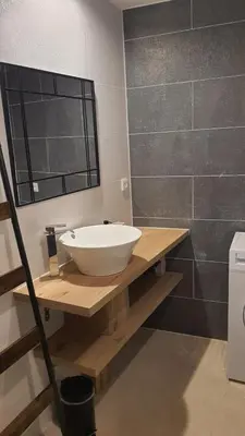 a bathroom with a sink and a mirror at SUPERBE T3 AU COEUR DU CENTRE VILLE in Narbonne