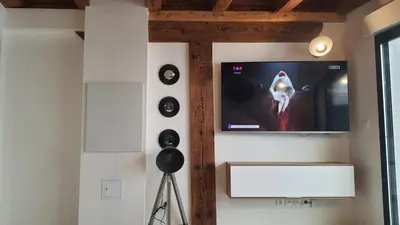 a flat screen tv on a wall in a room at SUPERBE T3 AU COEUR DU CENTRE VILLE in Narbonne
