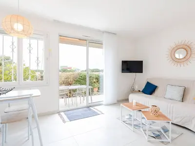 a white living room with a couch and a table at Pavillon lumineux avec terrasse, à 1 km de la plage – 2 pièces, 1 chambre, barbecue, Wi-Fi - FR-1-409A-3 in Gruissan