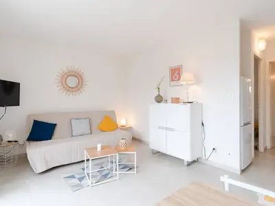 a white living room with a couch and a table at Pavillon lumineux avec terrasse, à 1 km de la plage – 2 pièces, 1 chambre, barbecue, Wi-Fi - FR-1-409A-3 in Gruissan
