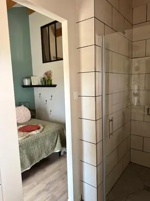 a small bedroom with a shower and a bed at Gite de charme à 10 min de Narbonne in Moussan