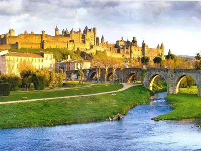 a bridge over a river in front of a castle at res La Barbacane, Carcassonne, studio for 2 people in Carcassonne