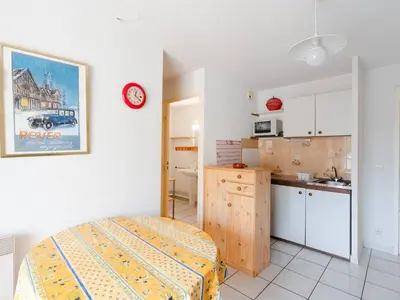 a room with a kitchen with a bed in it at Appartement à Gruissan avec Piscine - 4 Pers. - FR-1-409A-8 in Narbonne