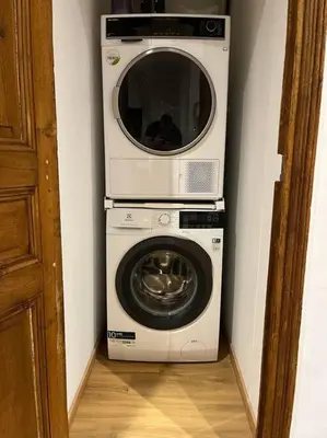 two microwaves stacked on top of a washing machine at Appartement Haussmannien a 200m des Halles. in Narbonne