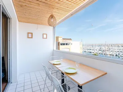 a dining room with a table and chairs and a window at Appartement Gruissan - Parking Privé, Animaux Acceptés - FR-1-409A-16 in Gruissan