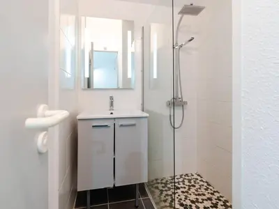 a white bathroom with a sink and a shower at Chaleureuse Villa à Gruissan - 6 pers, Près de la Plage, Garage, Cuisine Équipée, Confort Moderne - FR-1-409A-17 in Gruissan
