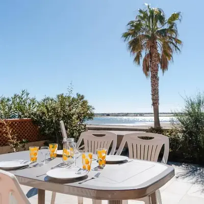 Superbe Pavillon à Gruissan avec Terrasse sur Plage