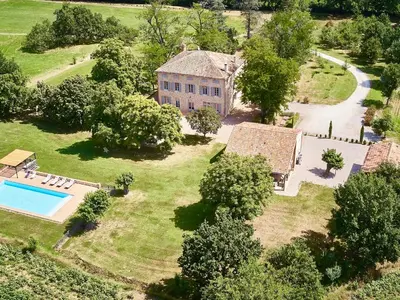 an aerial view of a house with a swimming pool at Bastide des Tourelles pour 20 pers. Piscine & Spa in Marzens