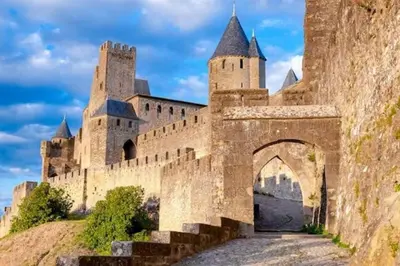 a castle on a hill with an archway at Le Brodiaea Terrasse Wifi in Narbonne