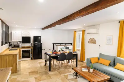 a living room with a blue couch and a table at Le refuge de Saint-Gimer in Carcassonne