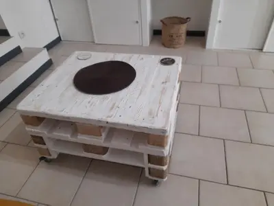 a wooden table with a hole in the middle at Chez Sabine et Patrick in Narbonne