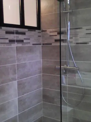 a shower with a glass door in a bathroom at Casa Vignes & Soleil in Puisserguier