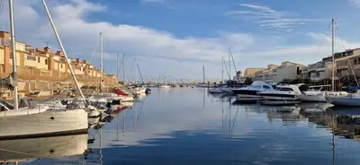 a bunch of boats are docked in a harbor at LOCATION STUDIO EN BORD DE PLAGE A GRUISSAN in Gruissan
