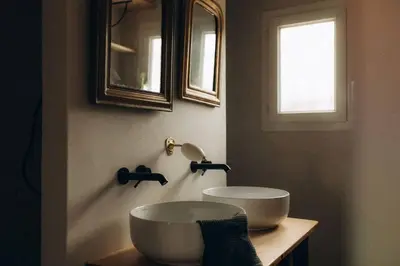 a bathroom with a white sink and a mirror at Gîtes Chaleureux écoresponsable in Montesquieu-Lauragais