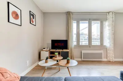 a living room with a couch and a tv at L'Émeraude de la Cité - Netflix - Clim - Proche Cité in Carcassonne