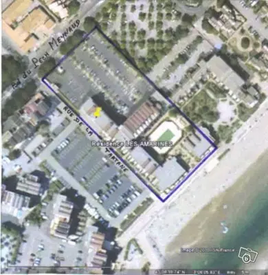 an overhead view of a map of a parking lot at Gruissan studio aux Amarines au bord de la plage du Grazel in Gruissan