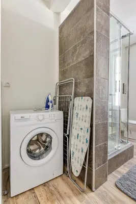 a washer and dryer in a room with a wall at Ò Grand Carnot/Hyper centre/Proche Gare in Carcassonne