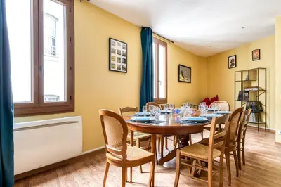 a dining room with a table and chairs at Maison du capitole in Narbonne
