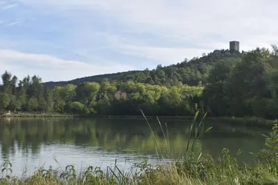 a view of a lake with a castle in the distance at L'Occitania Chambre d'hotes in Puivert