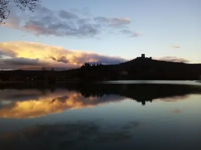 a view of a lake with a castle on a hill at L'Occitania Chambre d'hotes in Puivert