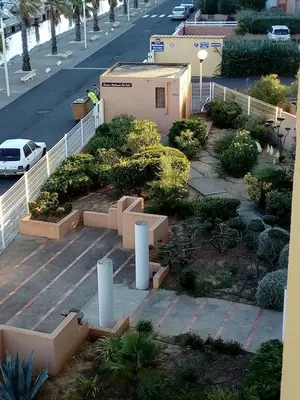 an aerial view of a parking lot with a car at Gruissan (Aude) Appartement calme, vue sur port de plaisance -Clim, Empl.Parking in Gruissan