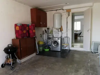 a kitchen with a refrigerator and a washing machine at Pavillon T3 proche de la plage TERRASSE GARAGE PARKING in Port-la-Nouvelle